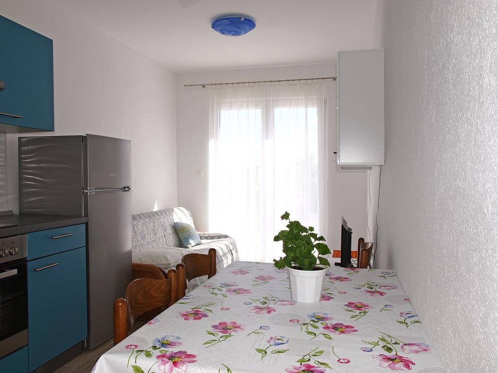 Apartments Pomalo Макарська Екстер'єр фото