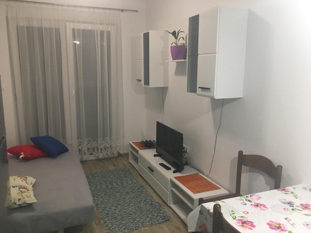 Apartments Pomalo Макарська Екстер'єр фото